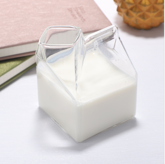 Најубавите пијалоци направени од транспарентни стаклени чаши