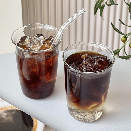 Текстурата на стаклената чаша за вода