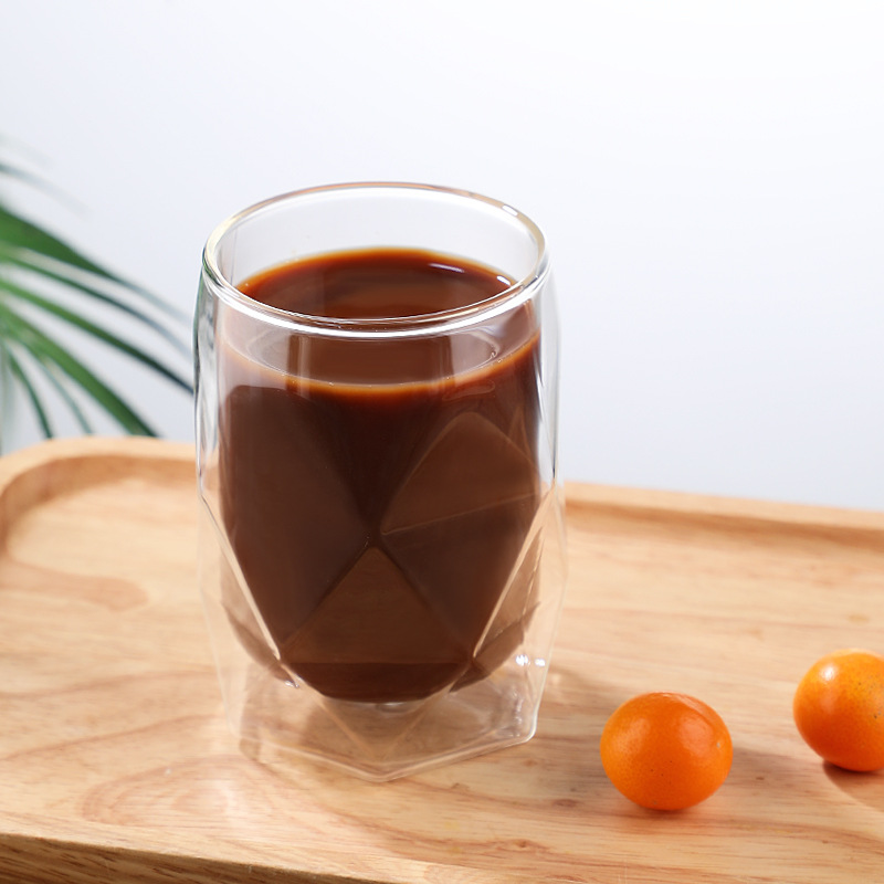 Едноставна стаклена чаша со двојна изолација отпорна на топлина